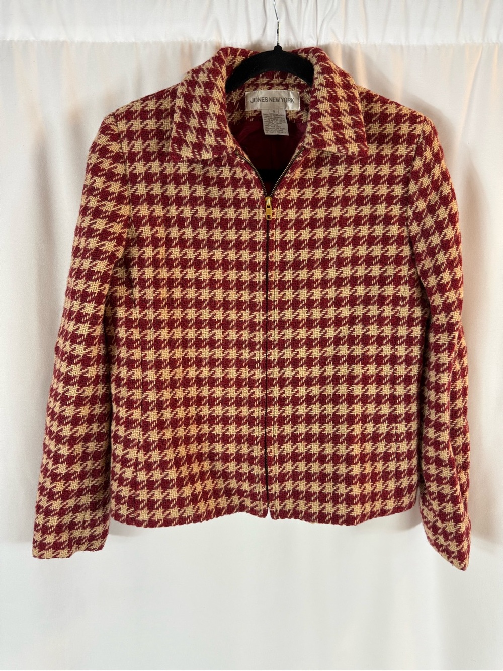 Jones New York Red/ Ivory Wool
Houndstooth Print Zip Up Cardigan
Jacket Size:8